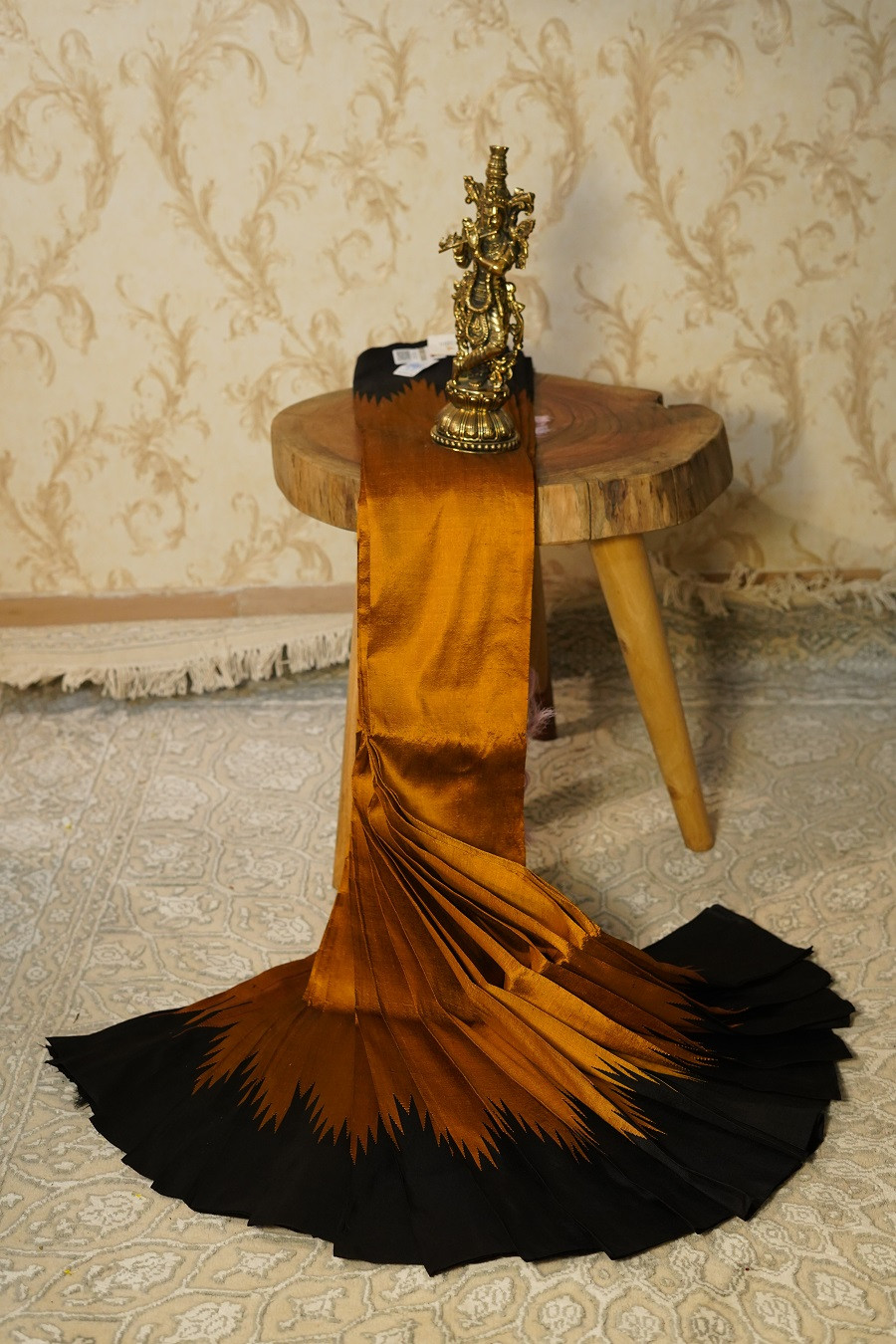 The kanakambara ilkal