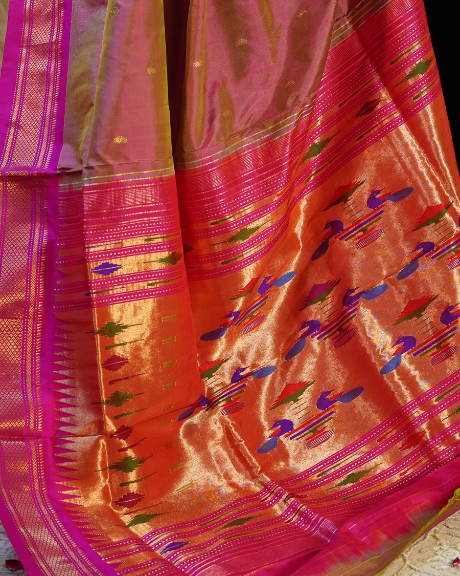 The gulakesari paithani